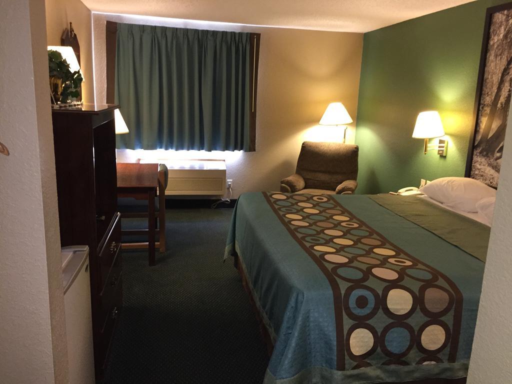 Motel Super 8 By Wyndham Parsons Extérieur photo