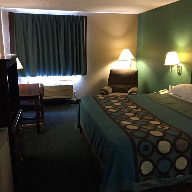 Motel Super 8 By Wyndham Parsons Extérieur photo