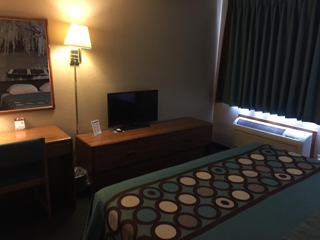Motel Super 8 By Wyndham Parsons Extérieur photo