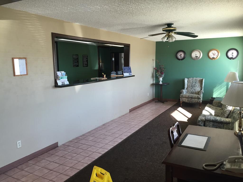 Motel Super 8 By Wyndham Parsons Extérieur photo