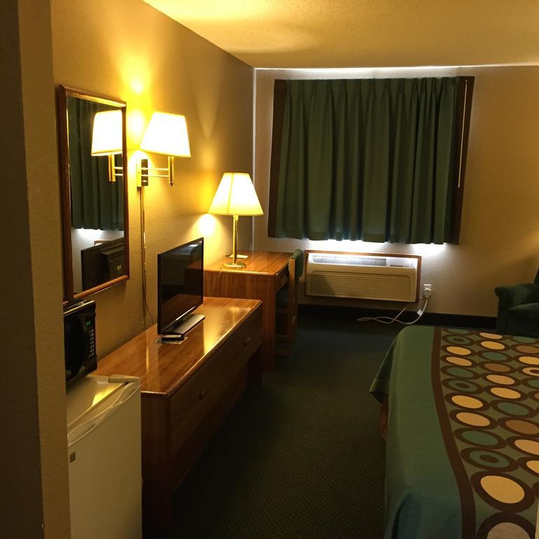 Motel Super 8 By Wyndham Parsons Extérieur photo