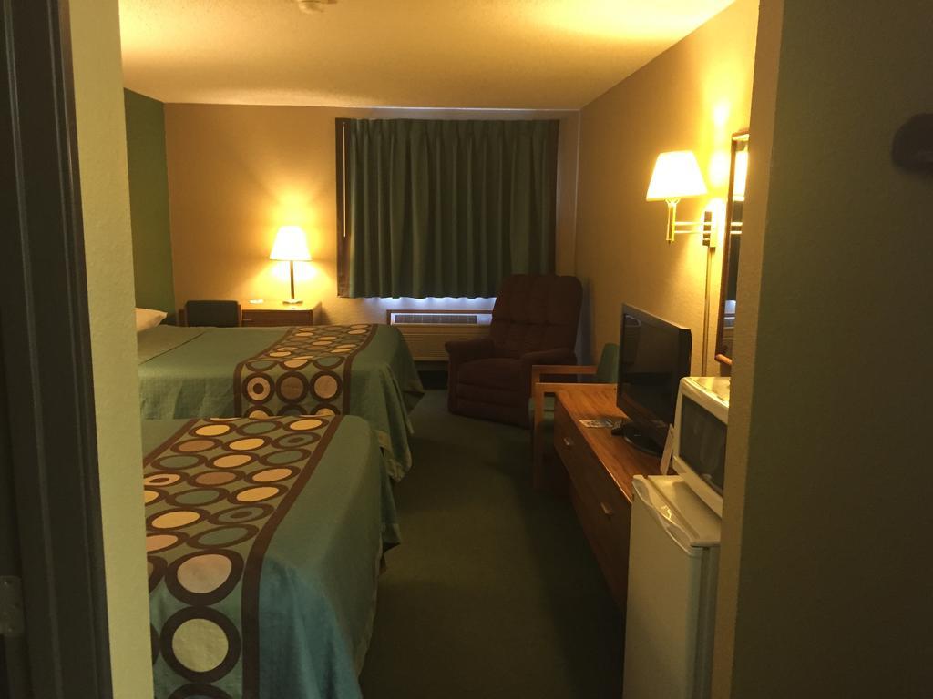 Motel Super 8 By Wyndham Parsons Extérieur photo