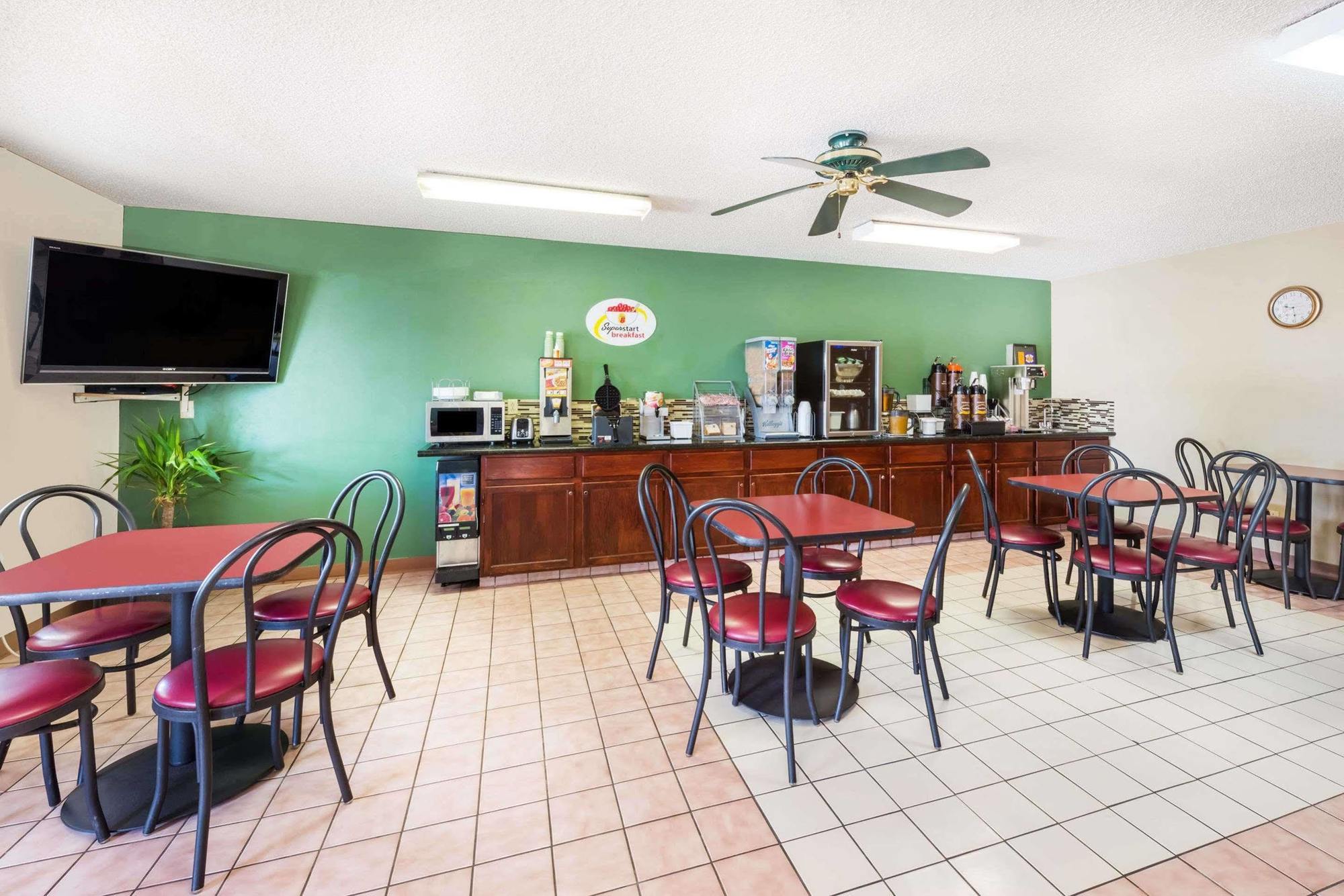 Motel Super 8 By Wyndham Parsons Extérieur photo
